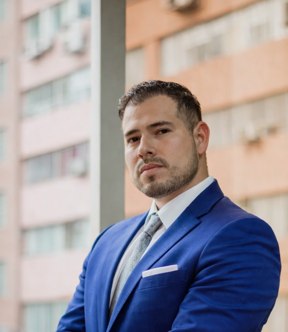 Dr. Giancarlos Serna, abogado y conciliador extrajudicial del Centro de Conciliación Romaní & López.